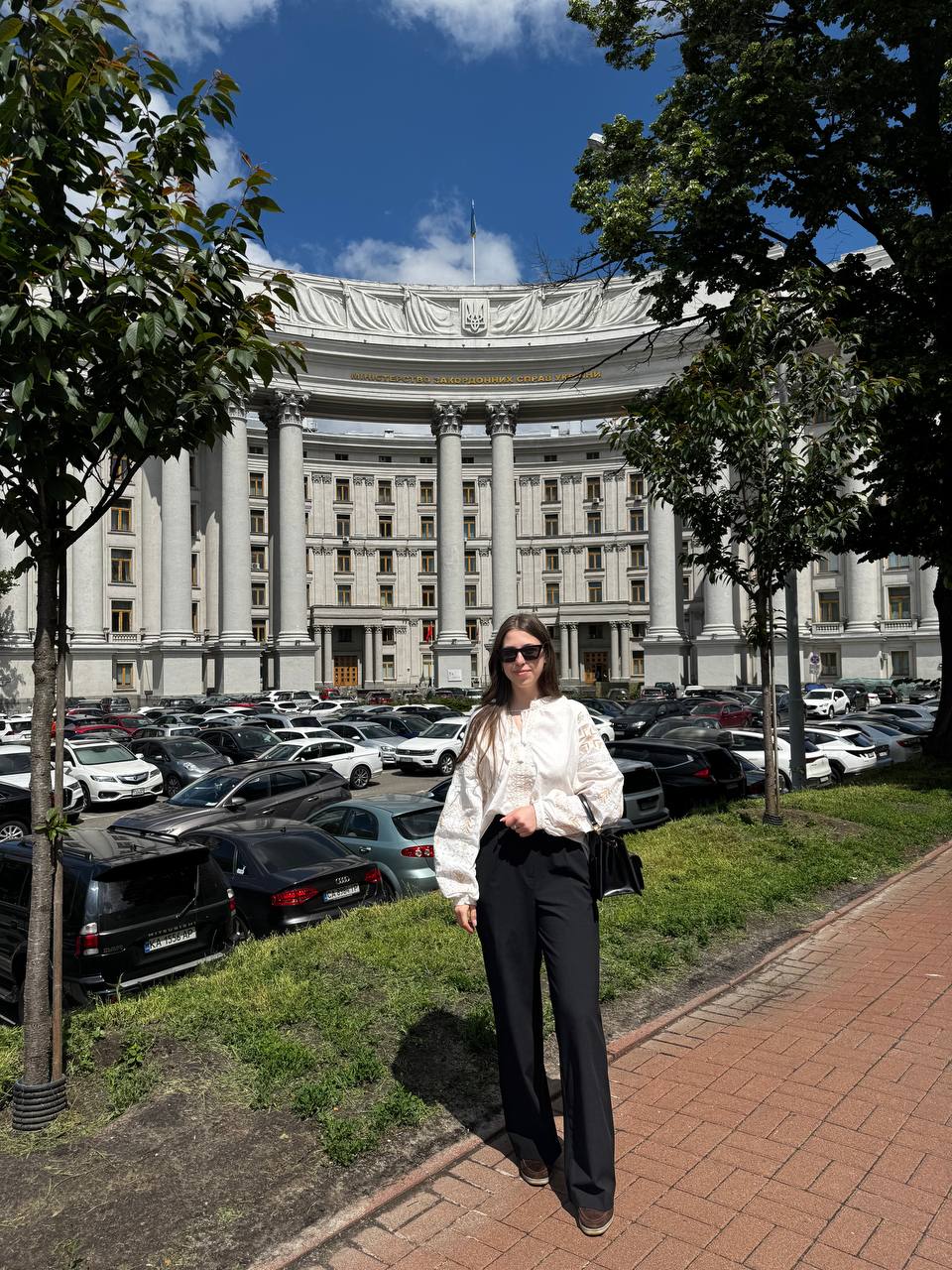 Міністерство закордонних справ України рекомендує працевлаштувати